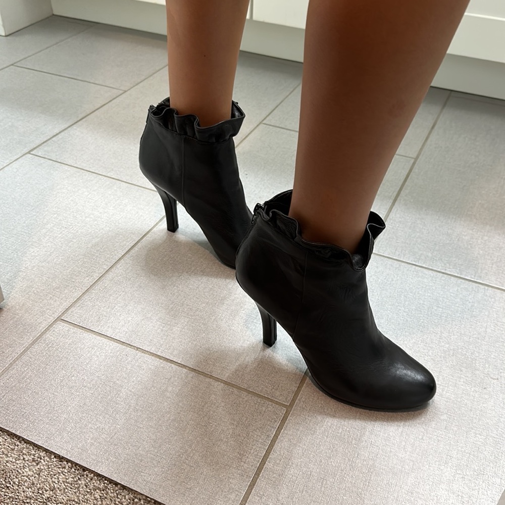 ME TOO Black Boots